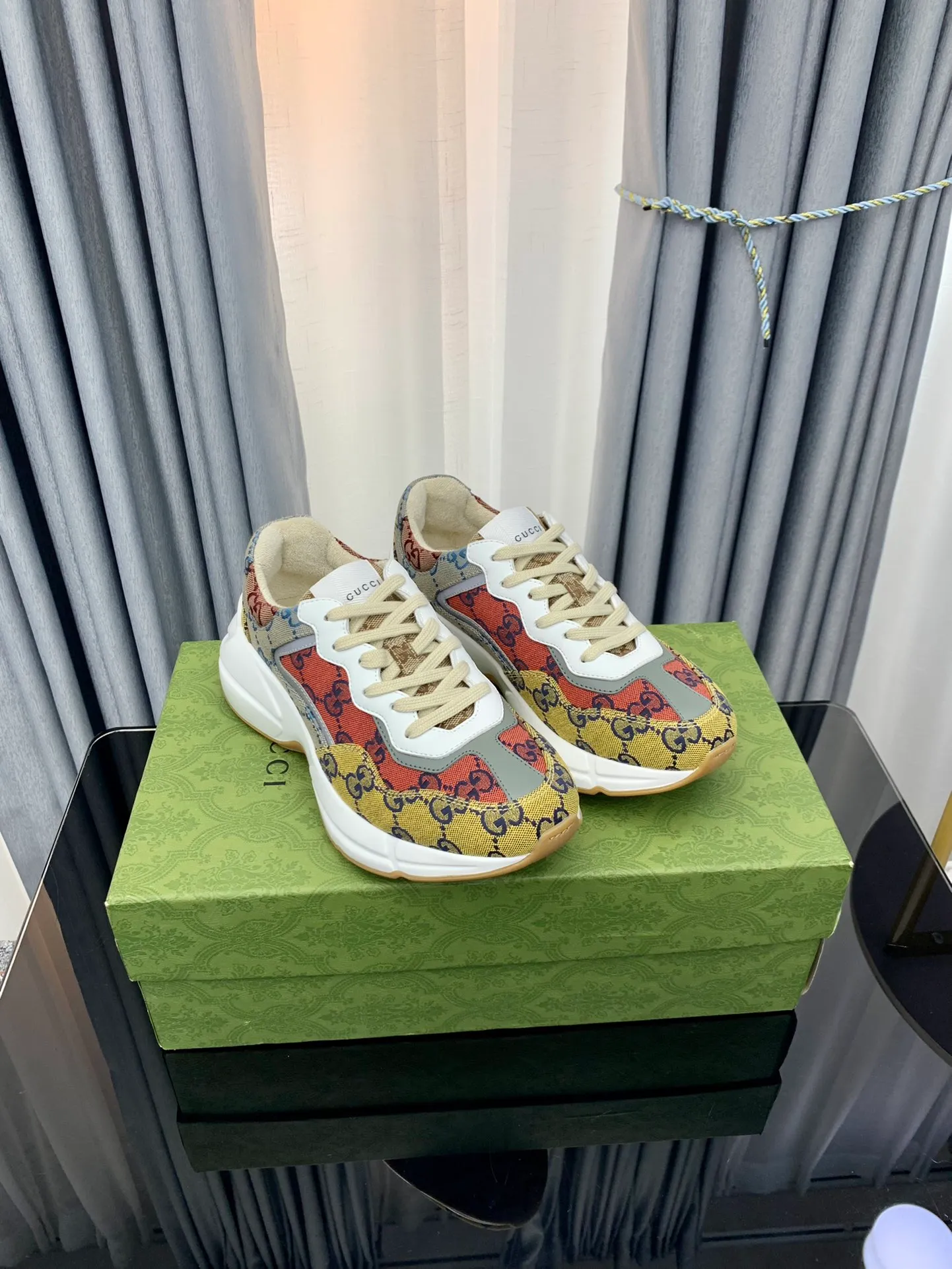 👟👟Ex-factory price 480👟👟 Gucci dad shoes for couples, distressed leather horn-shaped retro jogging shoes. The Balenciaga grandpa trend has subsided, ushering in GUCCI dad shoes, the trend leader in the fashion industry. The original shoes are molded and the original last is made by the Italian handmade foundry! [Gucci original dad shoes] Original surface: imported calfskin! Lining: Grade A hybrid lambskin! Outsole: The highest restoration sole. TPU material plus wear-resistant foam (anti-wear cushioning) ivory leather has been processed with an old-fashioned effect. The sole is 5cm high! The comfort level is excellent, killing all high-end versions on the market! Original logo outsole! 👣Size: Women’s size 35-40. Men's size 38-45. Women's heel with 🈚️logo! Men's heel with 🈶️logo!